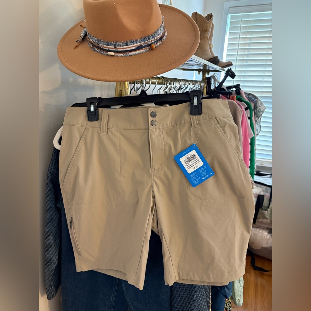Columbia womens Beige Outdoor Hybrid Shorts